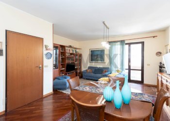 Sala da pranzo - Quadrilocale Via: Caramme
 
38, Valverde - foto 38