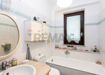 Bagno - Quadrilocale Via: Caramme
 
38, Valverde - foto 52