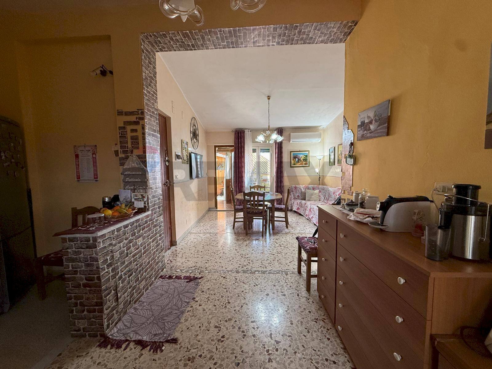 Sala da pranzo - Trilocale Vico Chiapparizzo
 
6, Mascalucia - foto 2