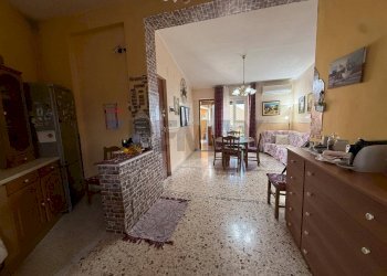 Sala da pranzo - Trilocale Vico Chiapparizzo
 
6, Mascalucia - foto 4