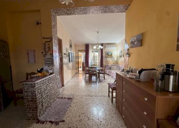 Sala da pranzo - Trilocale Vico Chiapparizzo
 
6, Mascalucia - foto 2