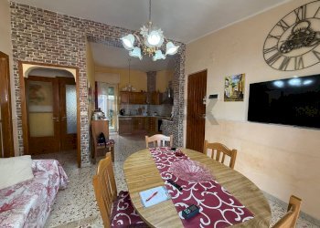 Sala da pranzo - Trilocale Vico Chiapparizzo
 
6, Mascalucia - foto 5