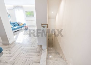 Hall / corridoio - Casa semi indipendente Via Santa Maria dei Monti
 
15, Mascalucia - foto 4