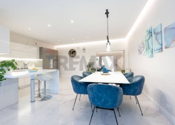 Sala da pranzo - Casa semi indipendente Via Santa Maria dei Monti
 
15, Mascalucia - foto 9