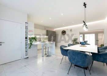 Sala da pranzo - Casa semi indipendente Via Santa Maria dei Monti
 
15, Mascalucia - foto 11