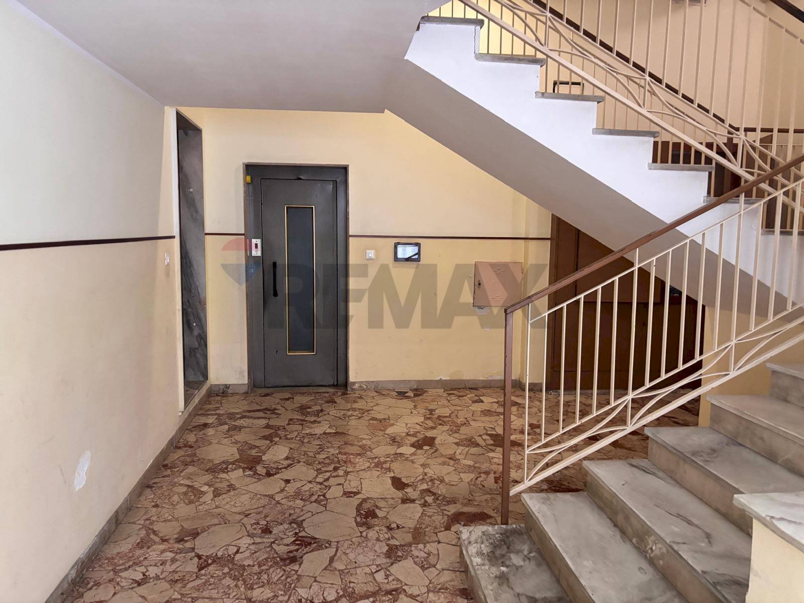 Scale - Appartamento Via della Pentapoli
 
9, Priolo Gargallo - foto 3