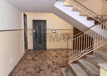 Scale - Appartamento Via della Pentapoli
 
9, Priolo Gargallo - foto 3