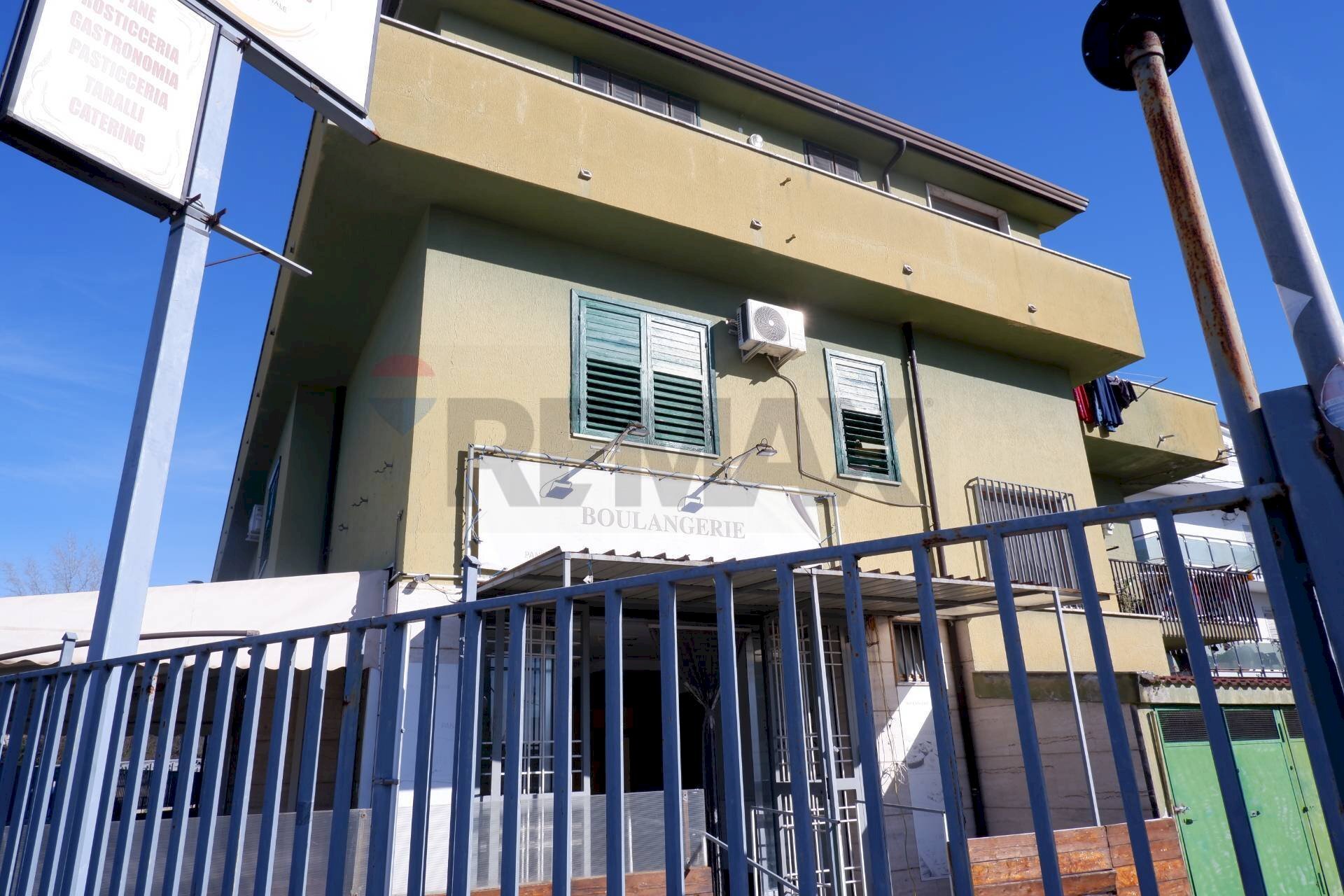 Edificio all\'aperto - Locale Commerciale Via Giancarlo Siani
 
6, Caserta - foto 2