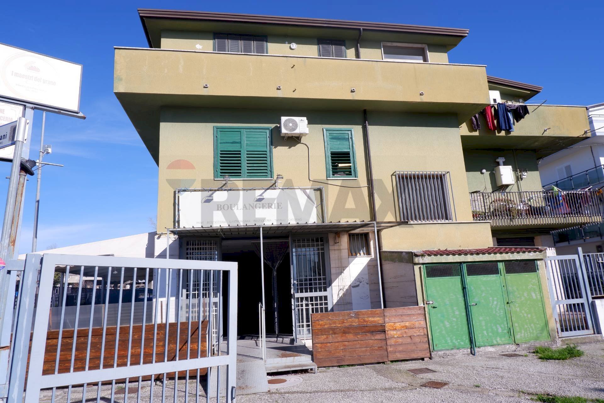 Edificio all\'aperto - Locale Commerciale Via Giancarlo Siani
 
6, Caserta - foto 1