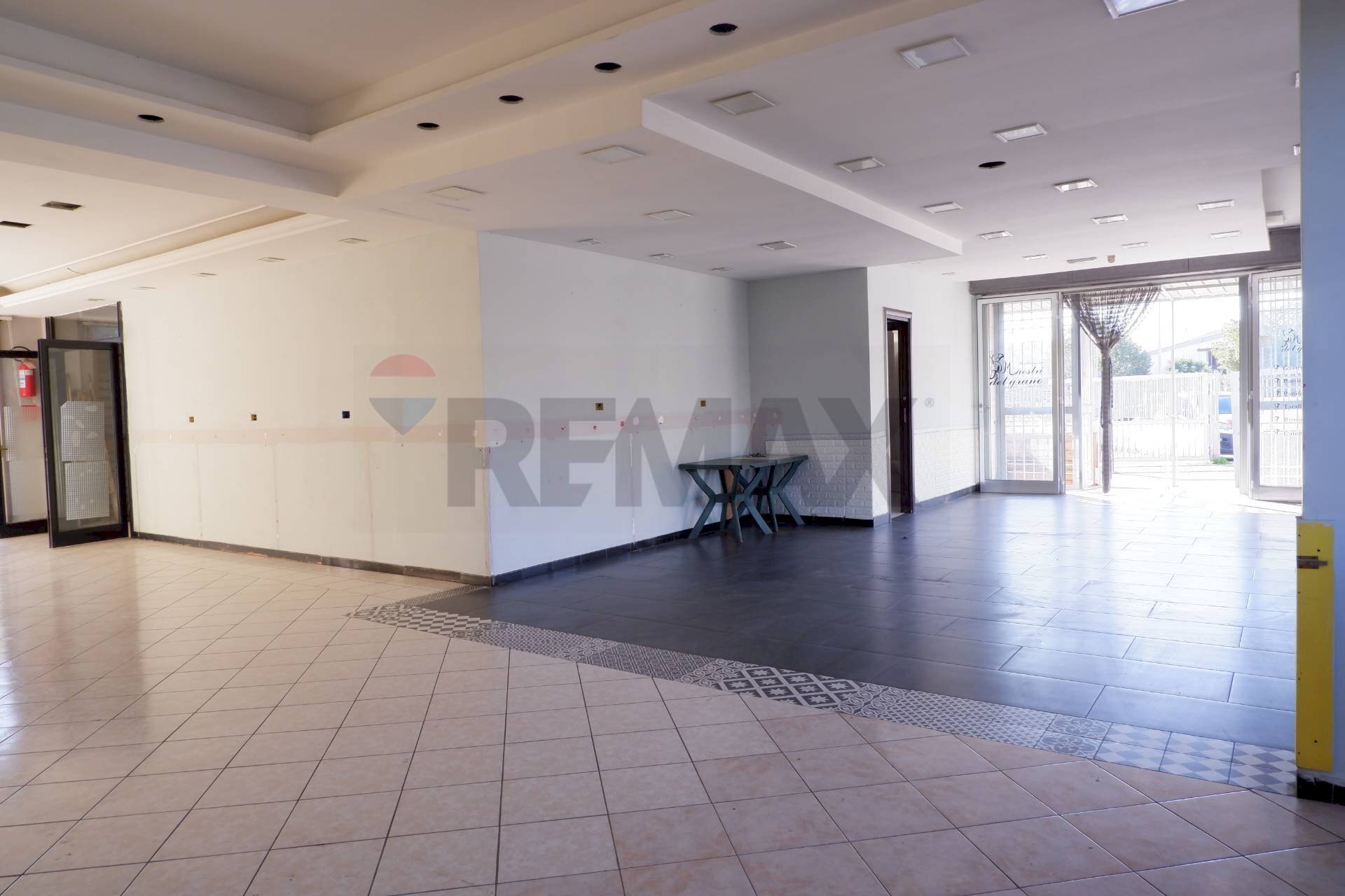 Stanza vuota - Commercial Premises Via Giancarlo Siani
 
6, Caserta - photo 1