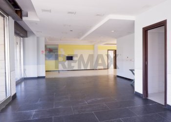 Stanza vuota - Locale Commerciale Via Giancarlo Siani
 
6, Caserta - foto 4