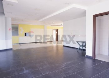 Stanza vuota - Locale Commerciale Via Giancarlo Siani
 
6, Caserta - foto 6