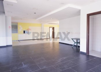 Stanza vuota - Locale Commerciale Via Giancarlo Siani
 
6, Caserta - foto 7