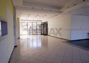 Stanza vuota - Locale Commerciale Via Giancarlo Siani
 
6, Caserta - foto 9