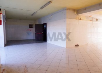 Stanza vuota - Locale Commerciale Via Giancarlo Siani
 
6, Caserta - foto 13