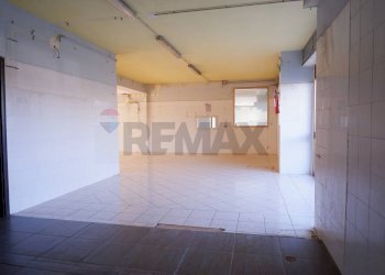 Stanza vuota - Locale Commerciale Via Giancarlo Siani
 
6, Caserta - foto 15