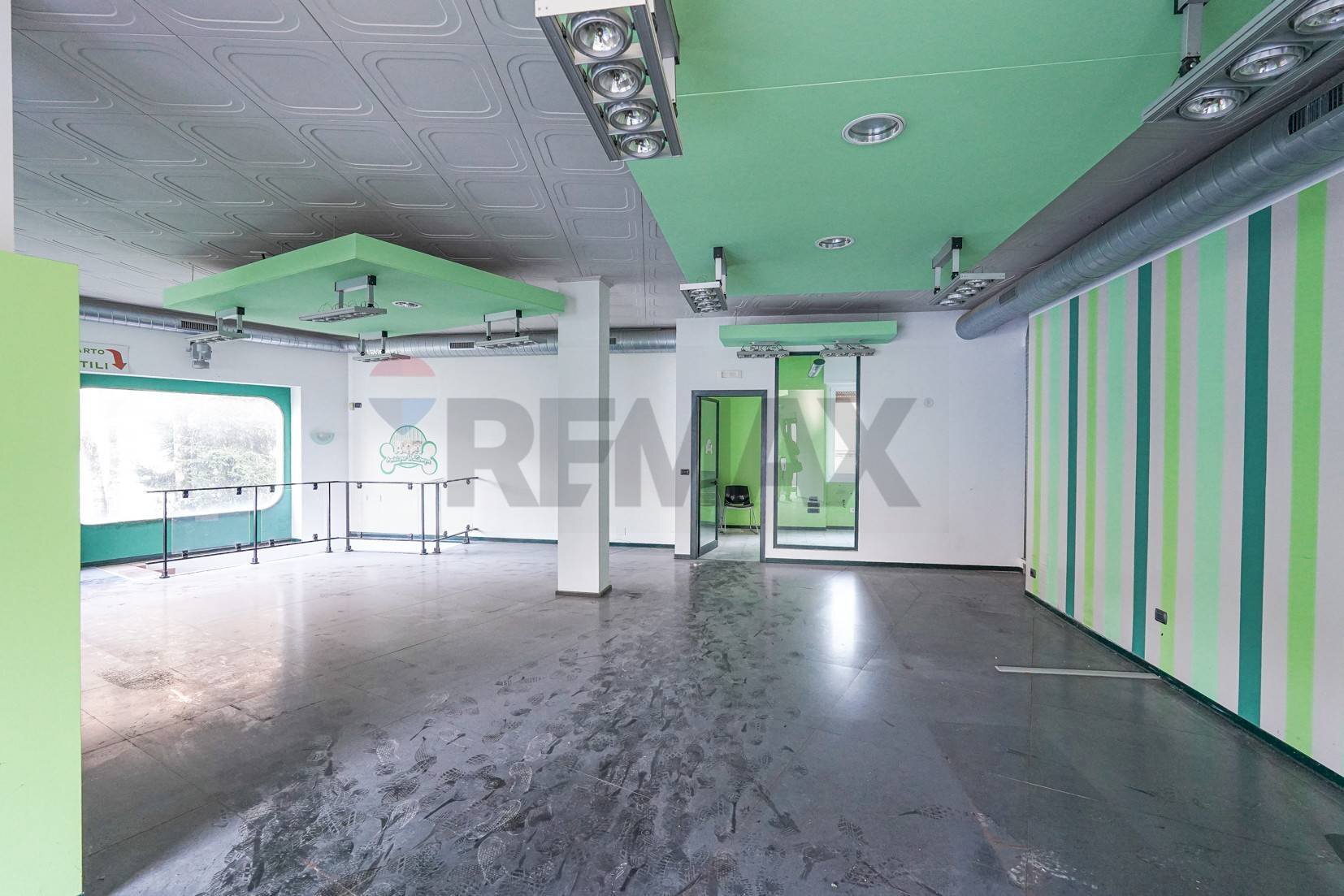 Stanza vuota - Locale Commerciale via Dante Alighieri
 
1, Casazza - foto 3