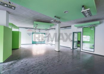 Stanza vuota - Locale Commerciale via Dante Alighieri
 
1, Casazza - foto 5