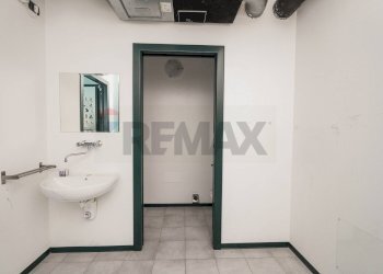 Bagno - Locale Commerciale via Dante Alighieri
 
1, Casazza - foto 8