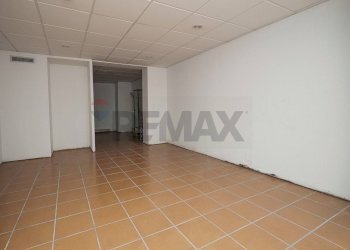 Stanza vuota - Locale Commerciale via Dante Alighieri
 
1, Casazza - foto 12