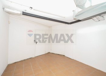 Stanza vuota - Locale Commerciale via Dante Alighieri
 
1, Casazza - foto 15