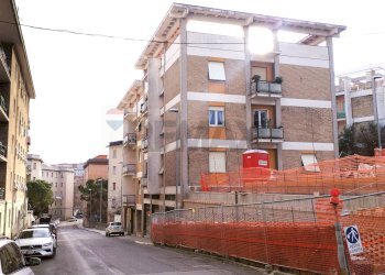 Edificio all\'aperto - Magazzino Ancona - foto 2