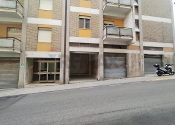 Edificio all\'aperto - Magazzino Ancona - foto 3