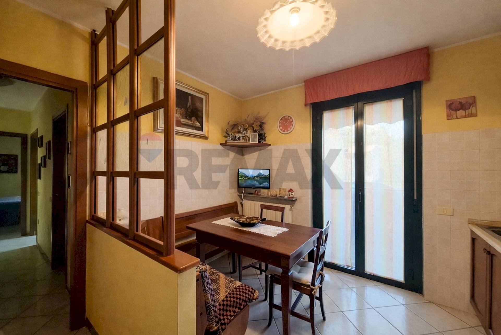 Sala da pranzo - Trilocale via Volta
 
3, Cairate - foto 3