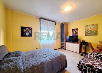 Camera / camera da letto - Trilocale via Volta
 
3, Cairate - foto 7