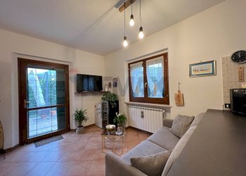 Soggiorno - Casa semi indipendente Via Madonna dei Bisognosi
 
30, Rocca di Botte - foto 15