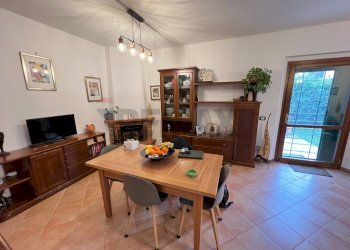 Sala da pranzo - Casa semi indipendente Via Madonna dei Bisognosi
 
30, Rocca di Botte - foto 17