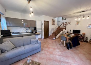 Sala da pranzo - Casa semi indipendente Via Madonna dei Bisognosi
 
30, Rocca di Botte - foto 18