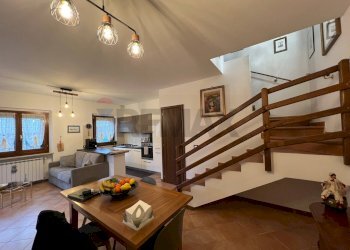 Sala da pranzo - Casa semi indipendente Via Madonna dei Bisognosi
 
30, Rocca di Botte - foto 22