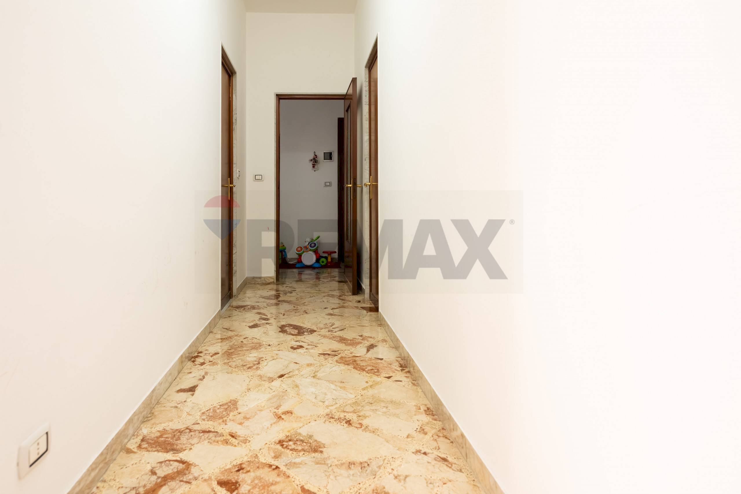 Hall / corridoio - Three-room apartment Via Prudenza Guerra
 
28, Triggiano - photo 3