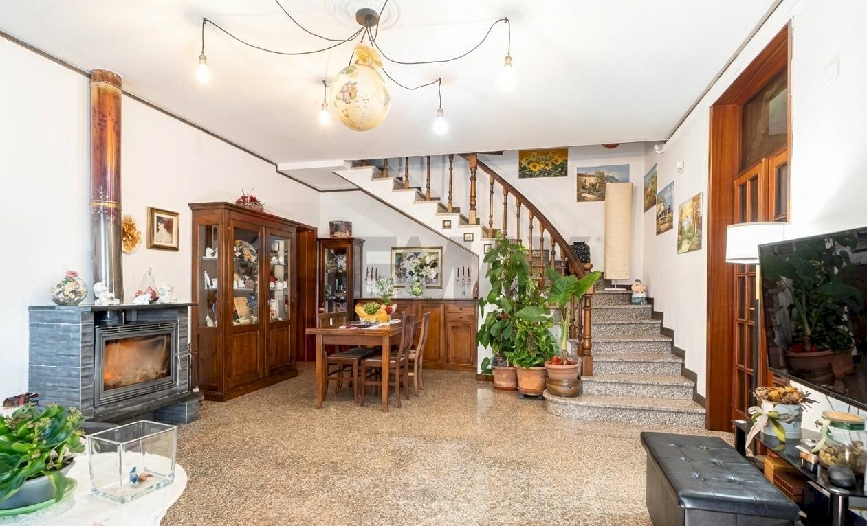 Scale - Casa indipendente Str. Cimitero Ragazzola
 
6, Roccabianca - foto 2