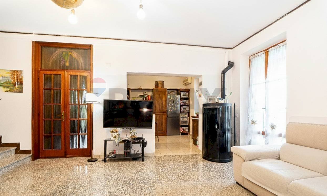 Soggiorno - Casa indipendente Str. Cimitero Ragazzola
 
6, Roccabianca - foto 3