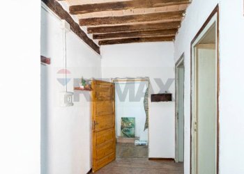 Hall / corridoio - Casa indipendente Str. Cimitero Ragazzola
 
6, Roccabianca - foto 15