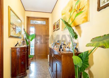 Hall / corridoio - Casa indipendente Str. Cimitero Ragazzola
 
6, Roccabianca - foto 21