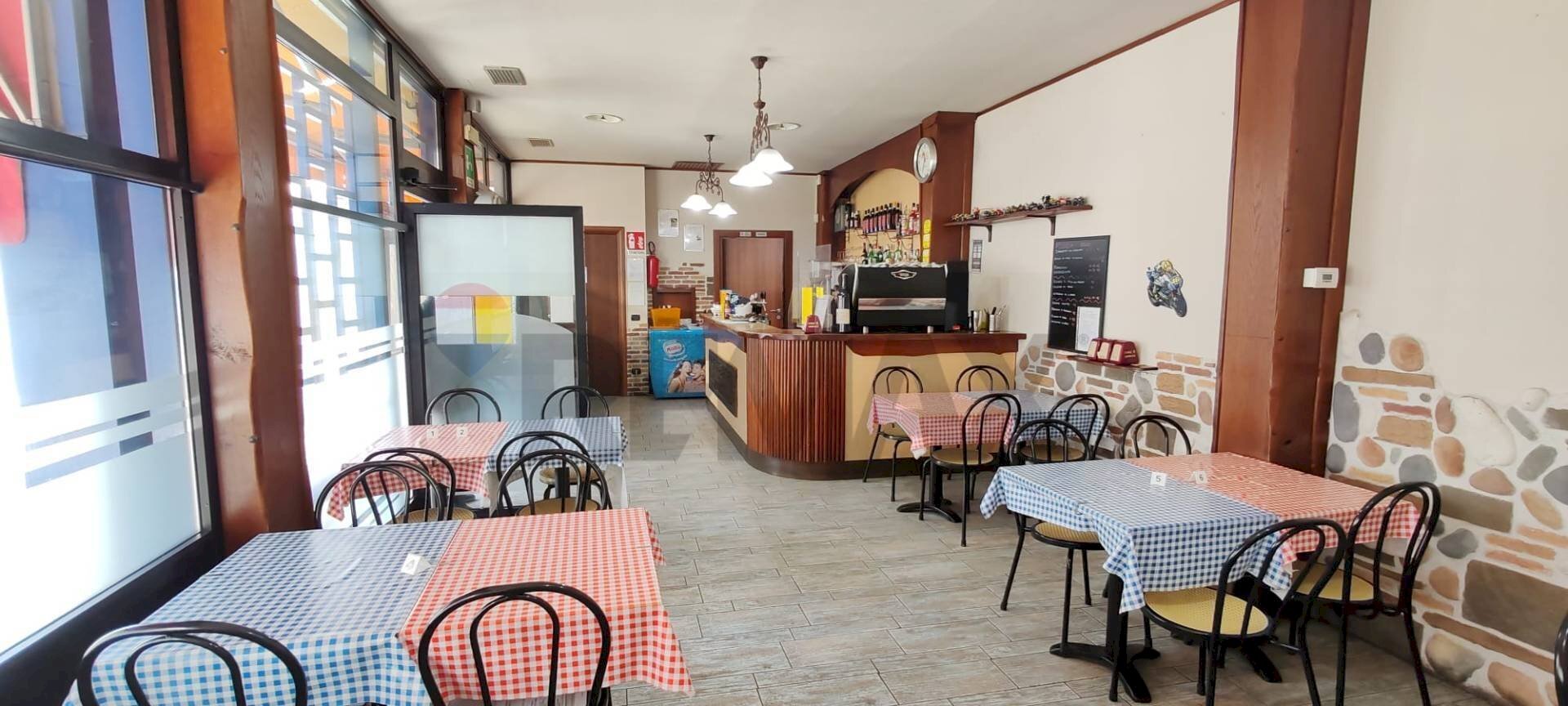 Cucina - Attività Commerciale Busto Arsizio - foto 1