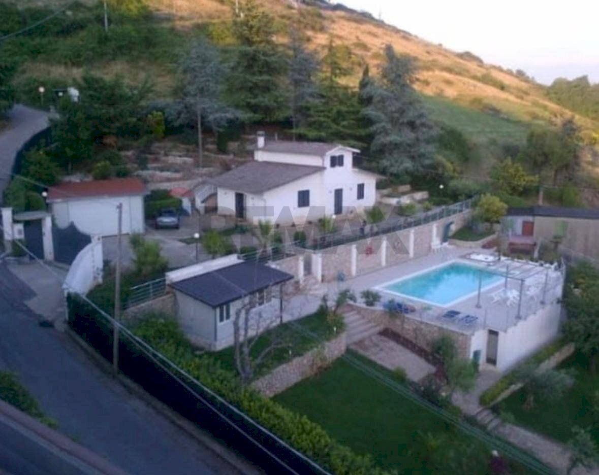 Foto 1 - Villa via Capodimonte
 
17, Acuto - photo 1