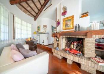 Portion of a house Fiorano Modenese - photo 4