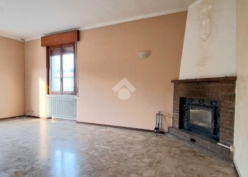 Bilocale Appartamento via solferino, Medesano - foto 1