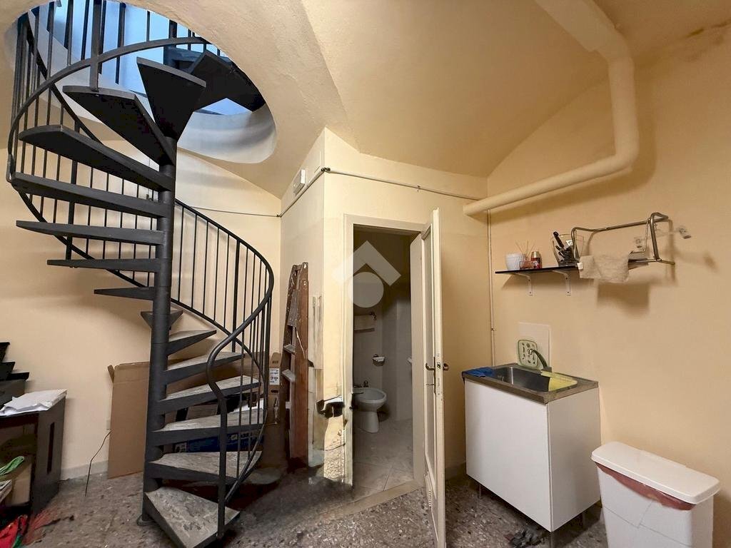 Negozio Piazza Galileo Galilei, Bologna (zona Centro Storico) - foto 3