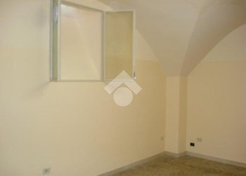 Shop Piazza Galileo Galilei, Bologna (neighborhood Centro Storico) - photo 5