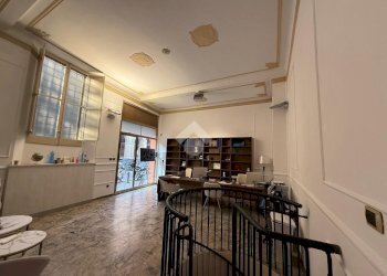 Shop Piazza Galileo Galilei, Bologna (neighborhood Centro Storico) - photo 6