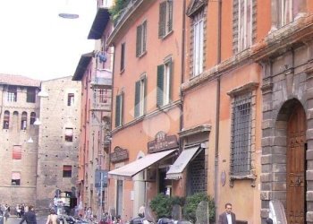 Shop Piazza Galileo Galilei, Bologna (neighborhood Centro Storico) - photo 7