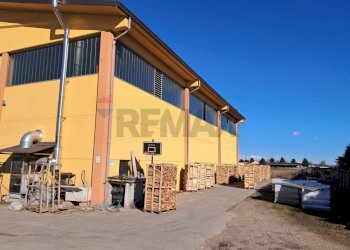 Terrazza - Capannone via don sturzo
 
snc, Marcallo con Casone - foto 9