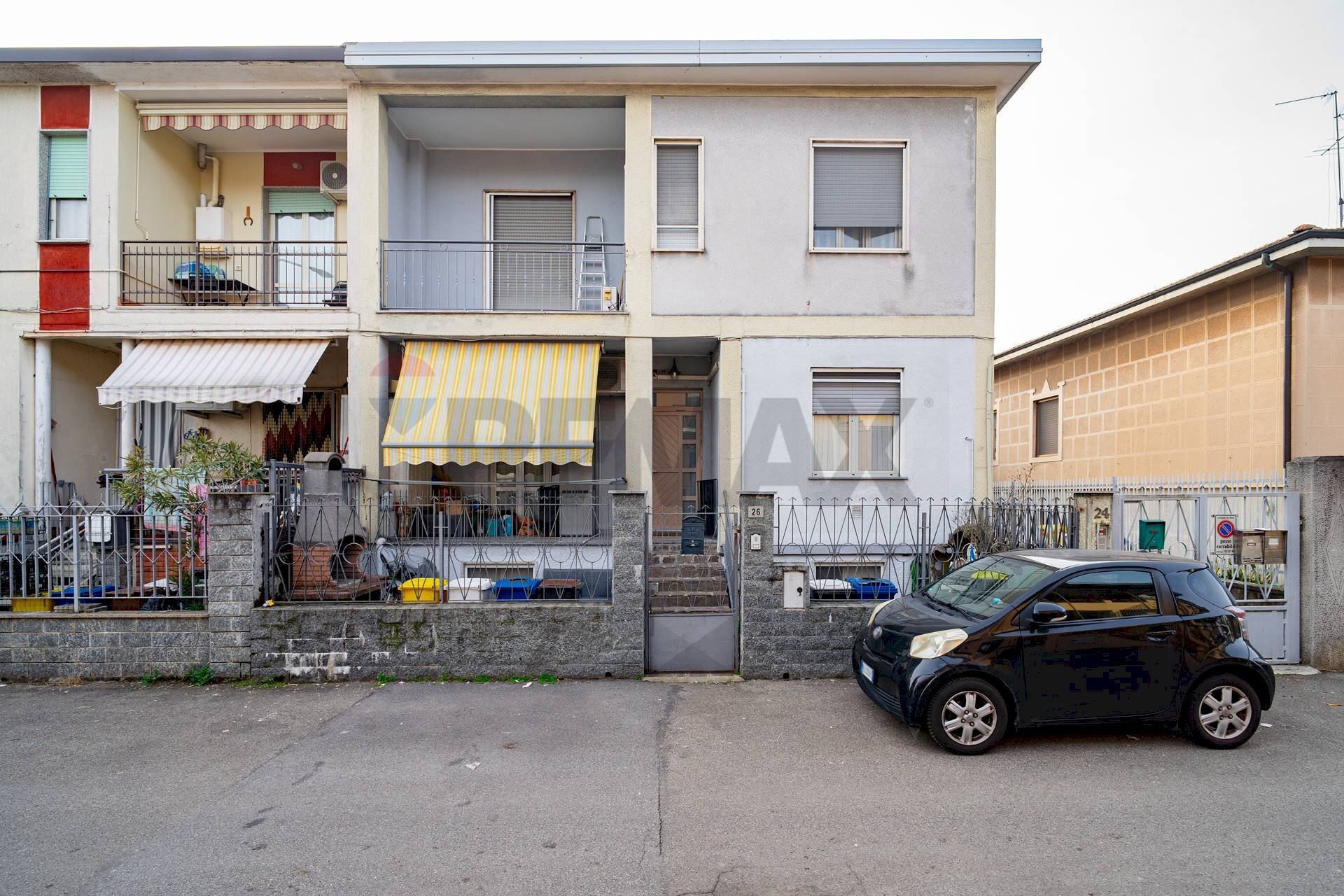 Edificio all\'aperto - Casa semi indipendente Ticino
 
26, Rho - foto 1