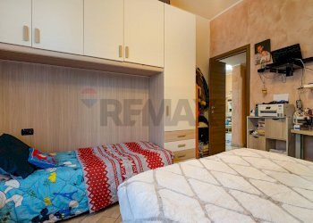 Camera / camera da letto - Casa semi indipendente Ticino
 
26, Rho - foto 21