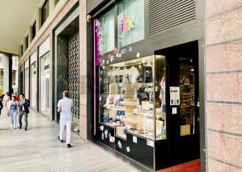 Edificio all\'aperto - Commercial Activity Piazza Generale Armando Diaz
 
6, Milano - photo 2